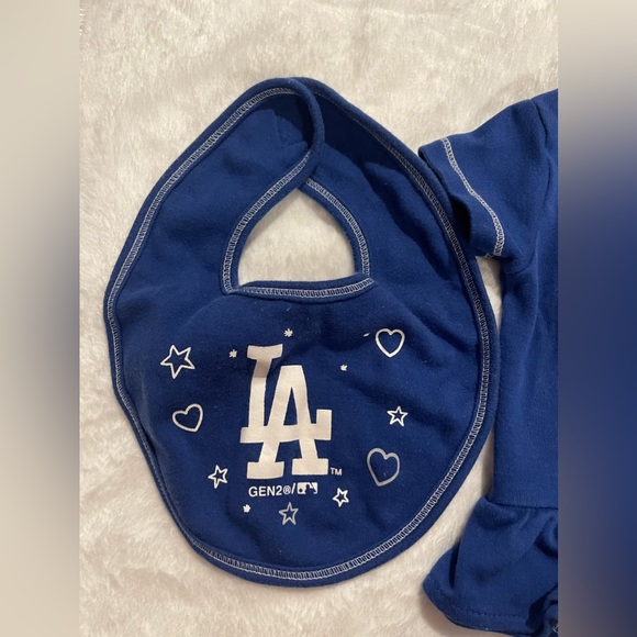 L.A Dodgers Baby Girl Onesie Bib & Booties - Picture 2 of 9